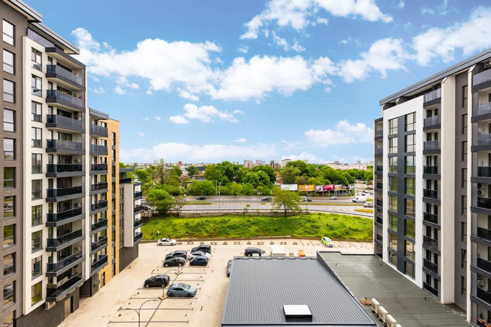 Platinum Designer Flat with Balcony &amp; Parking - Photo 5