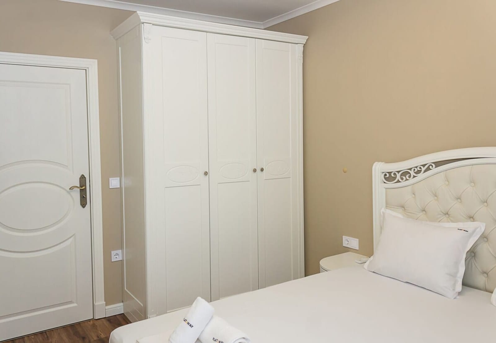 2BD Home In The Heart Of Varna with Parking - Gold - Photo 14