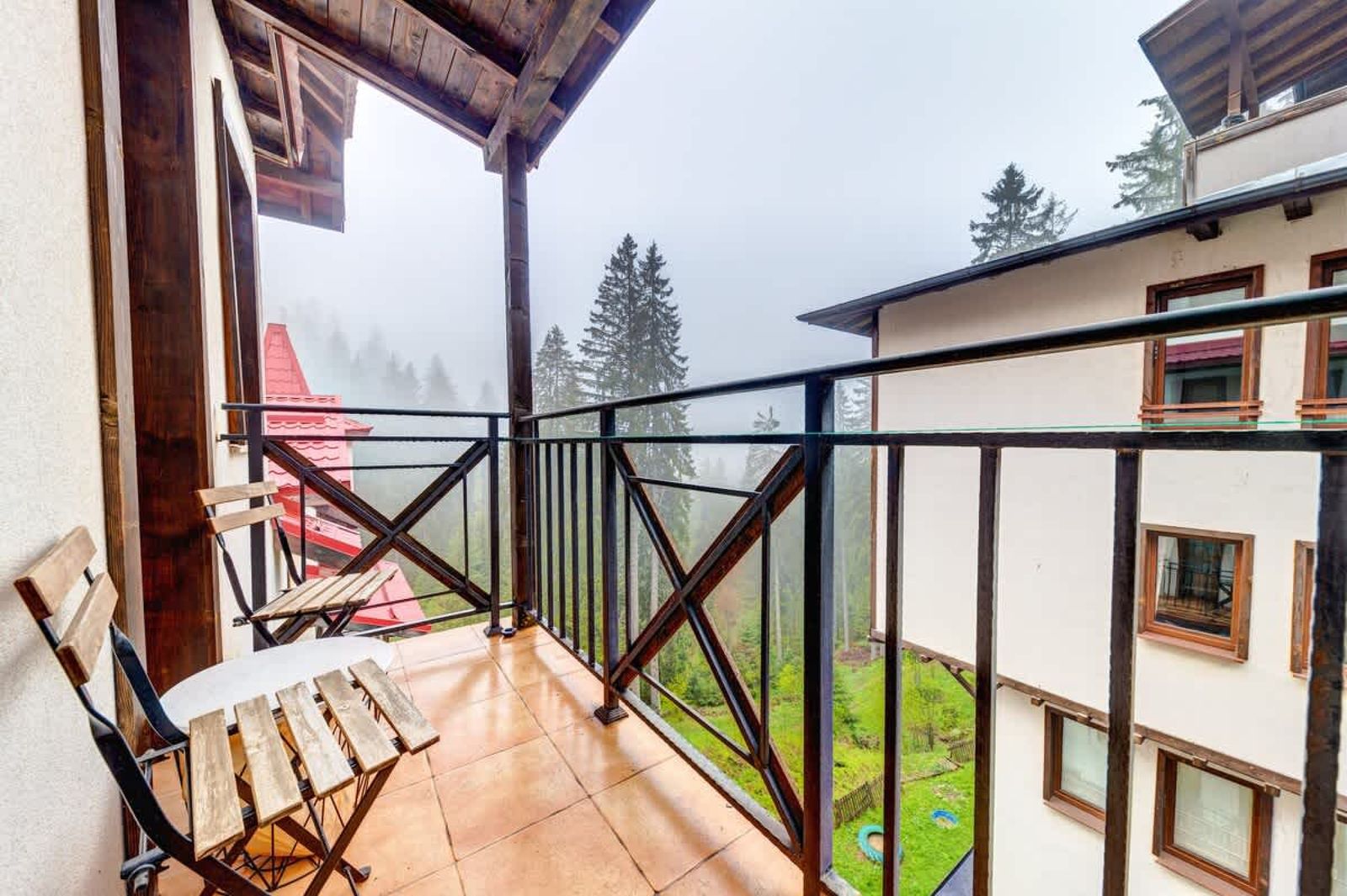 Colorful Retreat  1BD next to the slopes - Photo 13