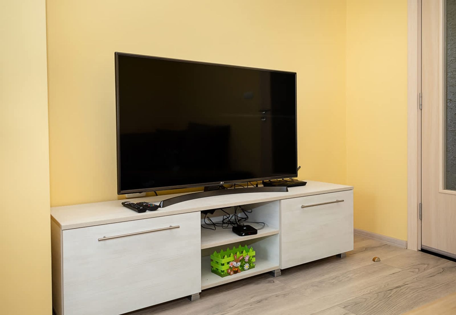 Bright &amp; Spacious 2-Bedroom Apartment in Varna - Photo 9