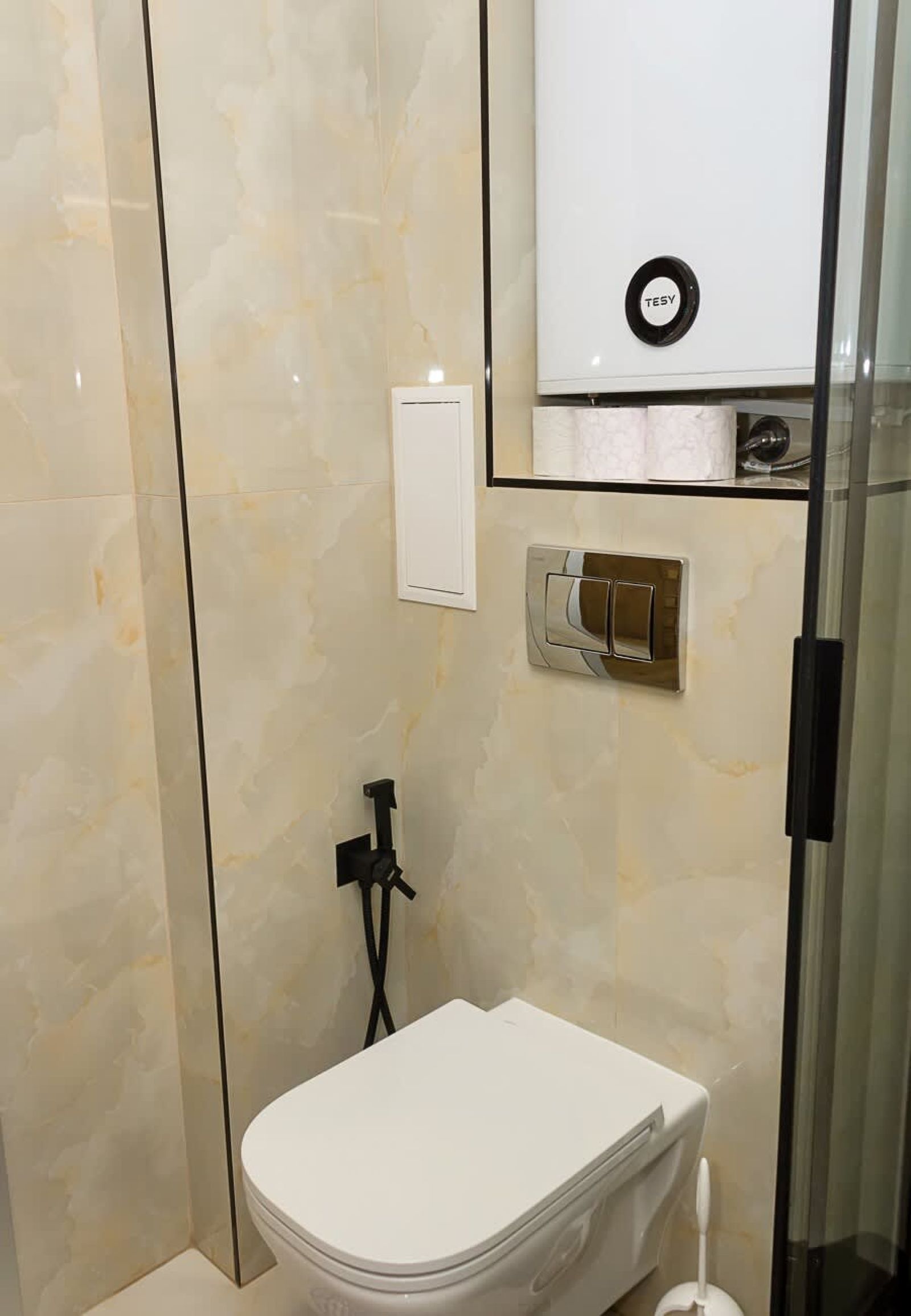 New Black &amp; White Flat 5 Min Away From Sea Garden - Photo 18