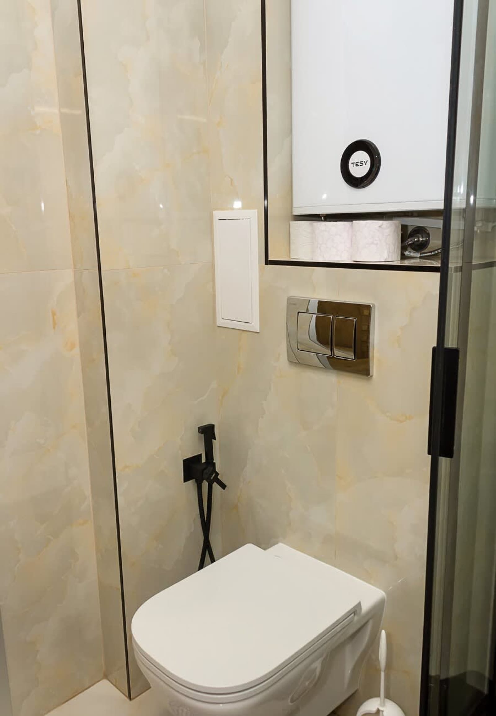 New Black &amp; White Flat 5 Min Away From Sea Garden - Photo 18