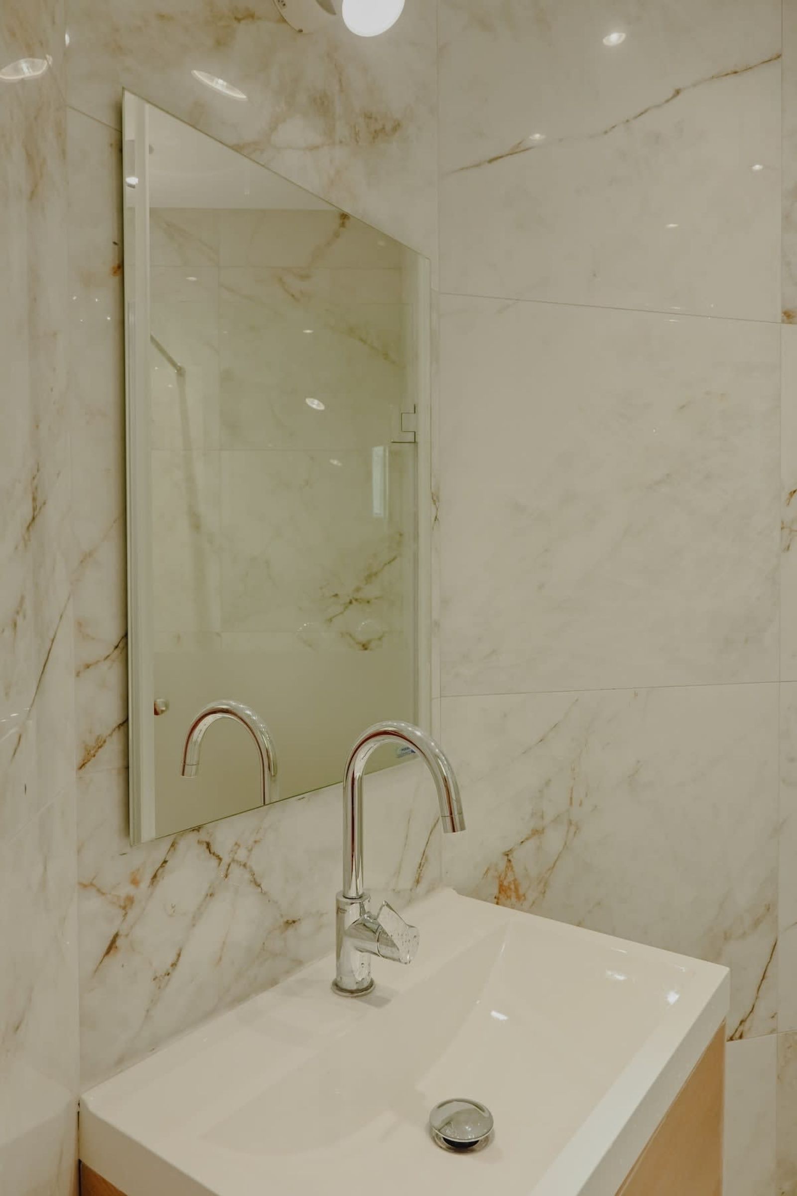 Elegant Escape - High Ceilings, Balcony &amp; Piano - Photo 20