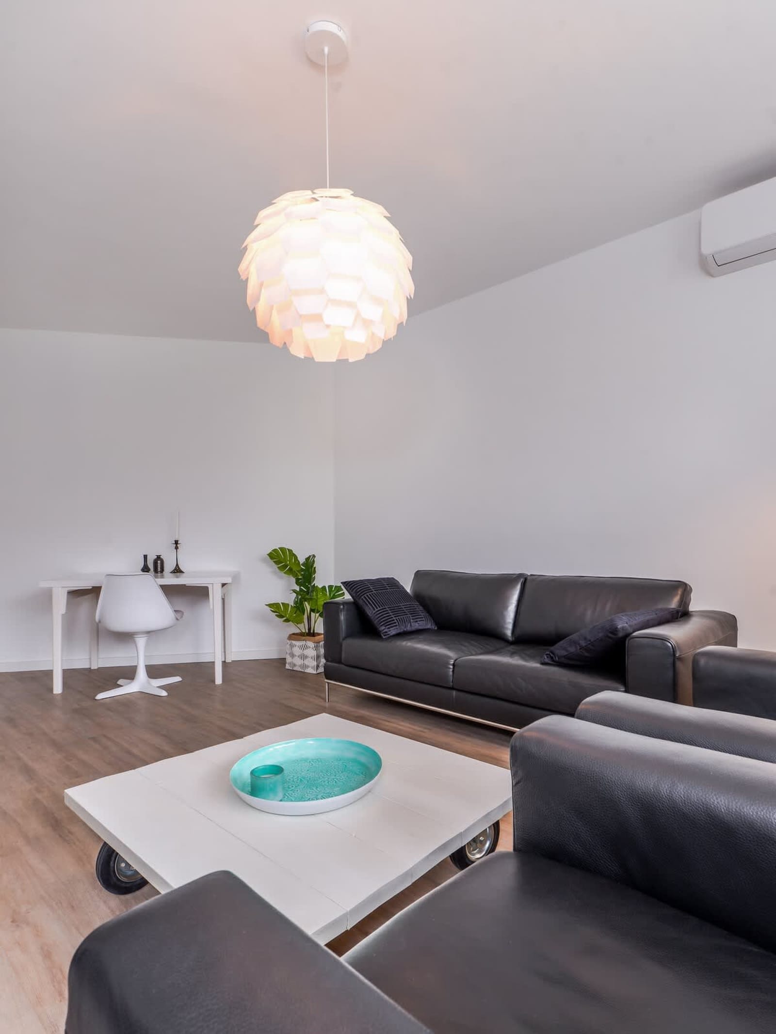 66 Apartment - Stylish Two Bedroom in Lozenets - Photo 9