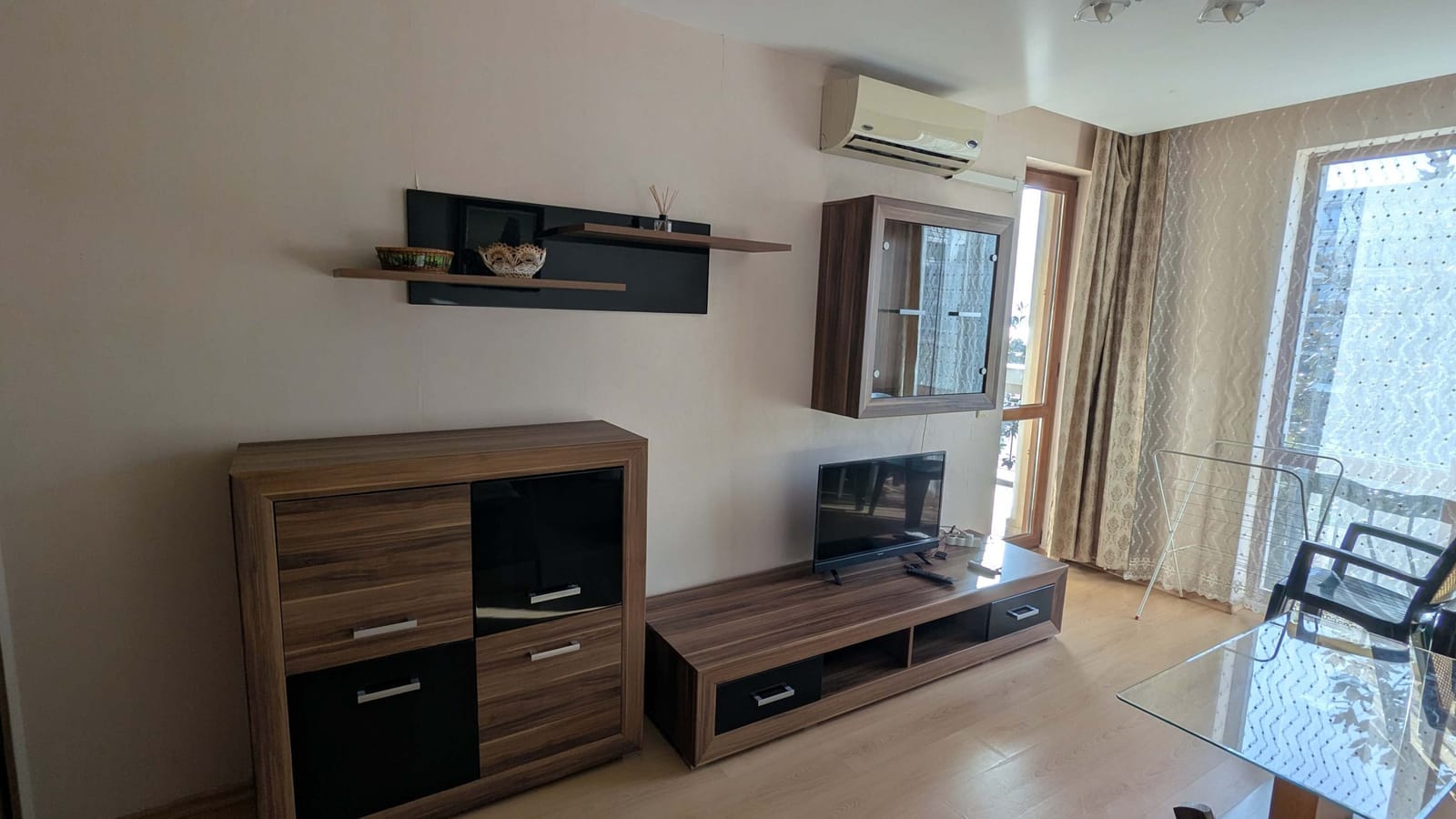 Bright and Spacious Beachfront Apartment with Sea View - Cover Photo