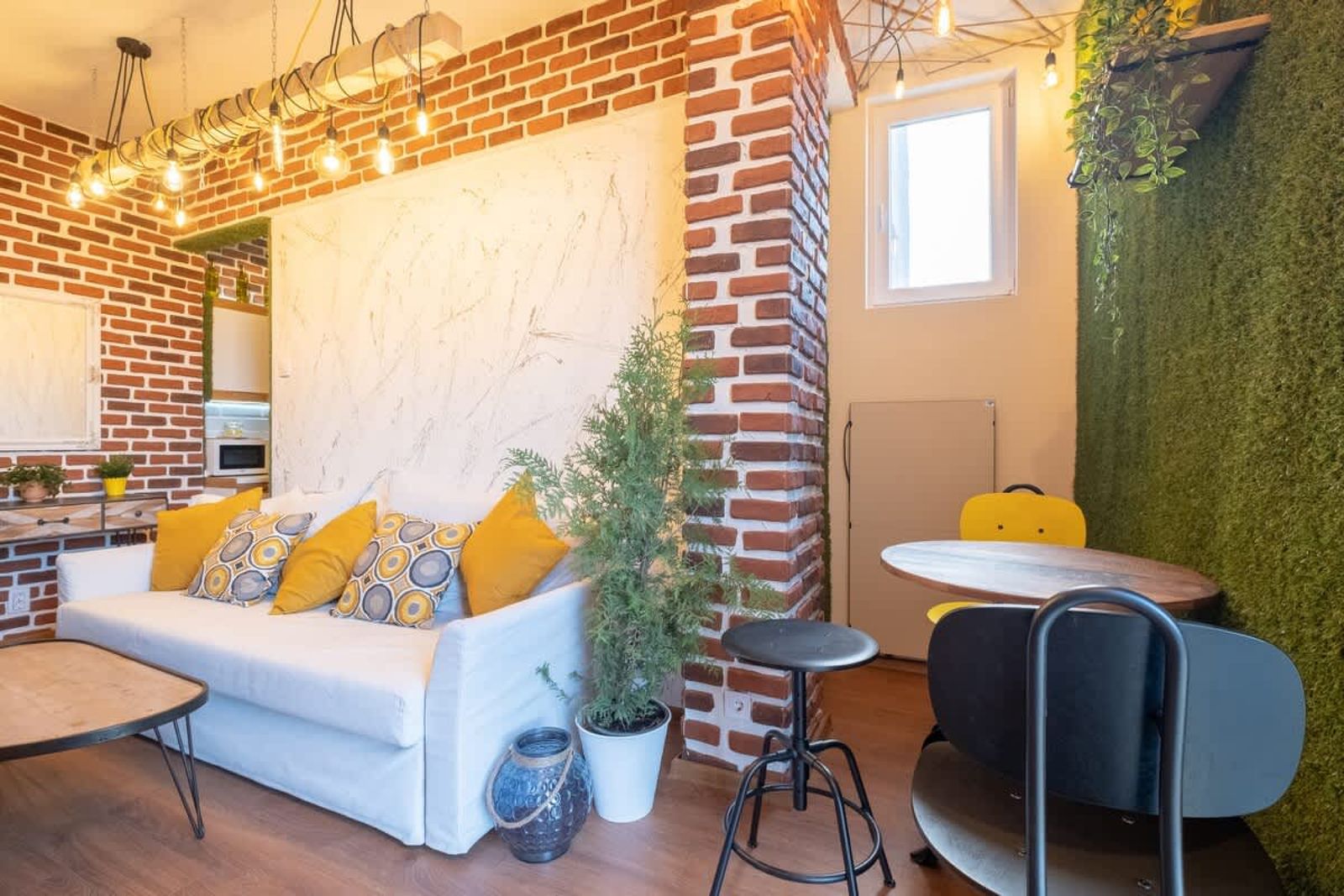 3 BDR &amp; 3 BTHR Duplex | In the Heart of Sofia - Photo 20