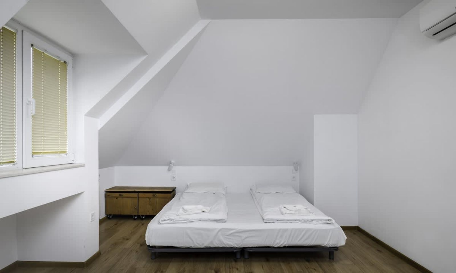 Charming &amp; Cozy 2BD Apartment with Natural Light - Photo 18