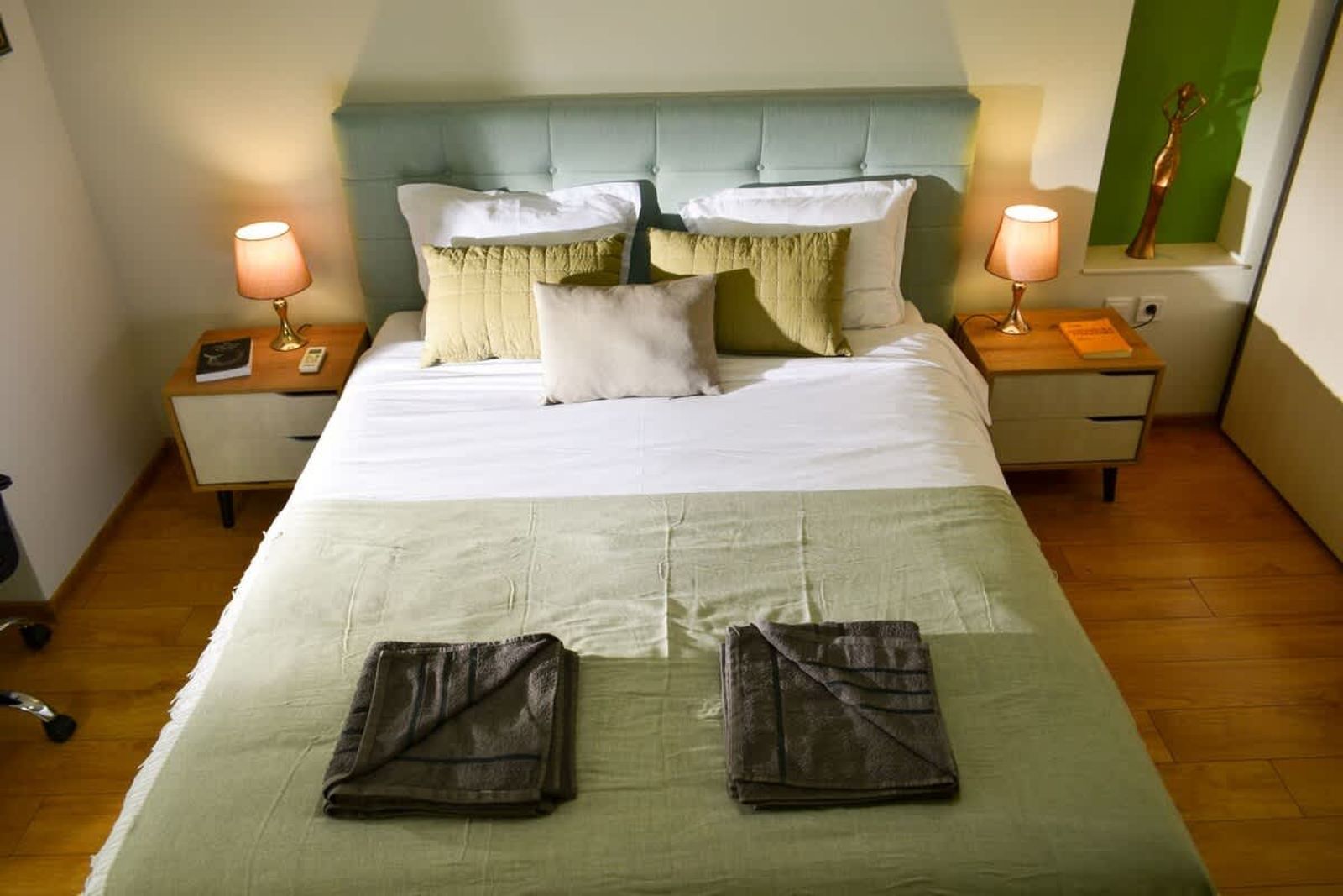 City Center Charm: 2BR Apartment - Photo 3