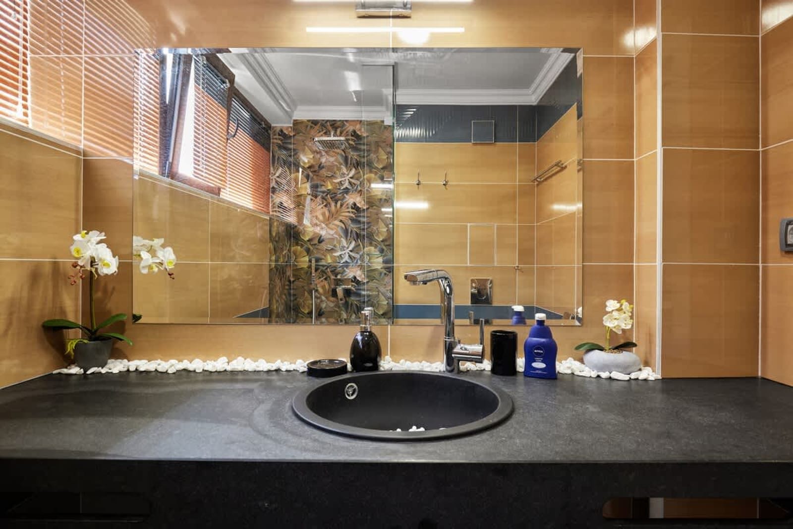 3BD Beach Paradise with a Stunning View + Parking - Photo 10