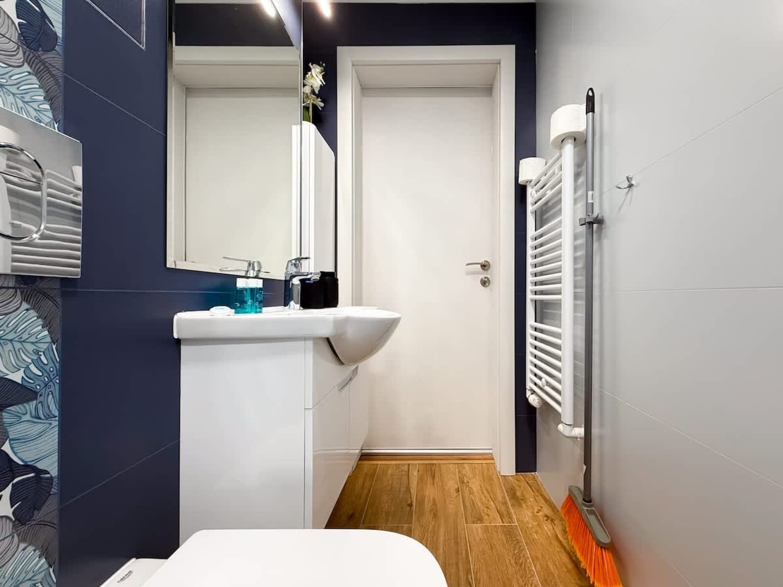 Stylish 2-Bedroom Sofia Stay - Photo 13