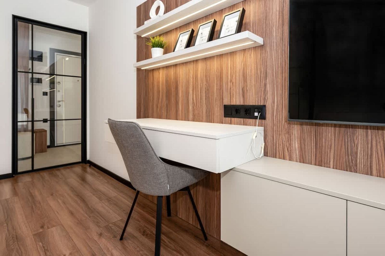 Plovdiv Center Gem with Balcony - Photo 8