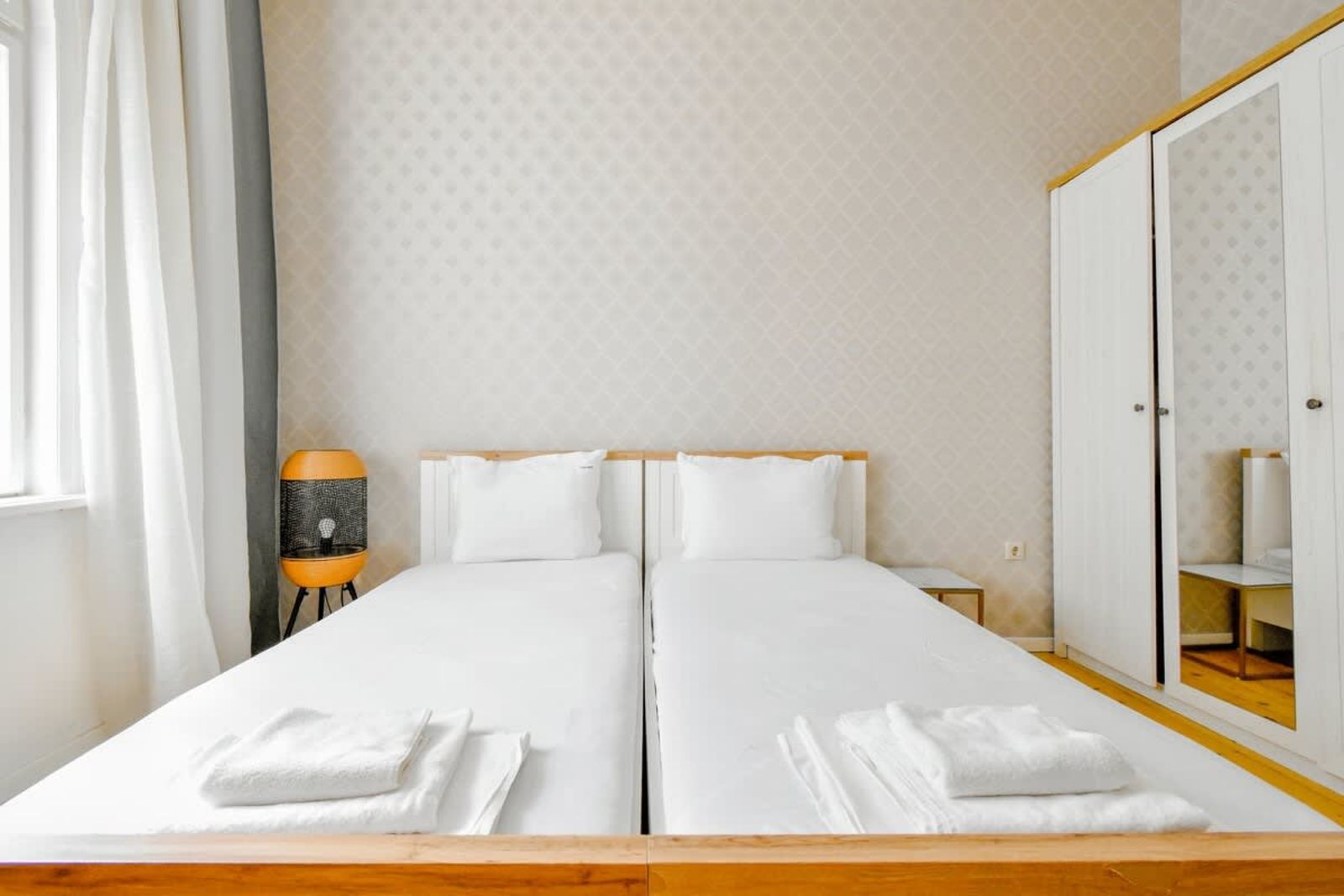 Classic Charm ~ 2BD Central Apartment - Photo 12