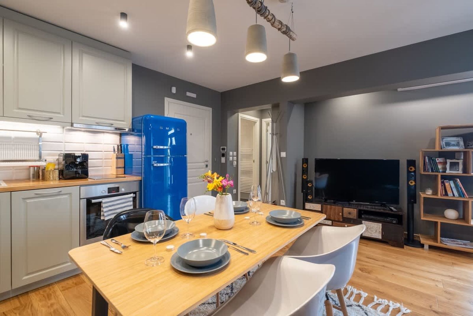 High-end Designer Aprt - AC &amp; Lift &amp; Balcony - Photo 16