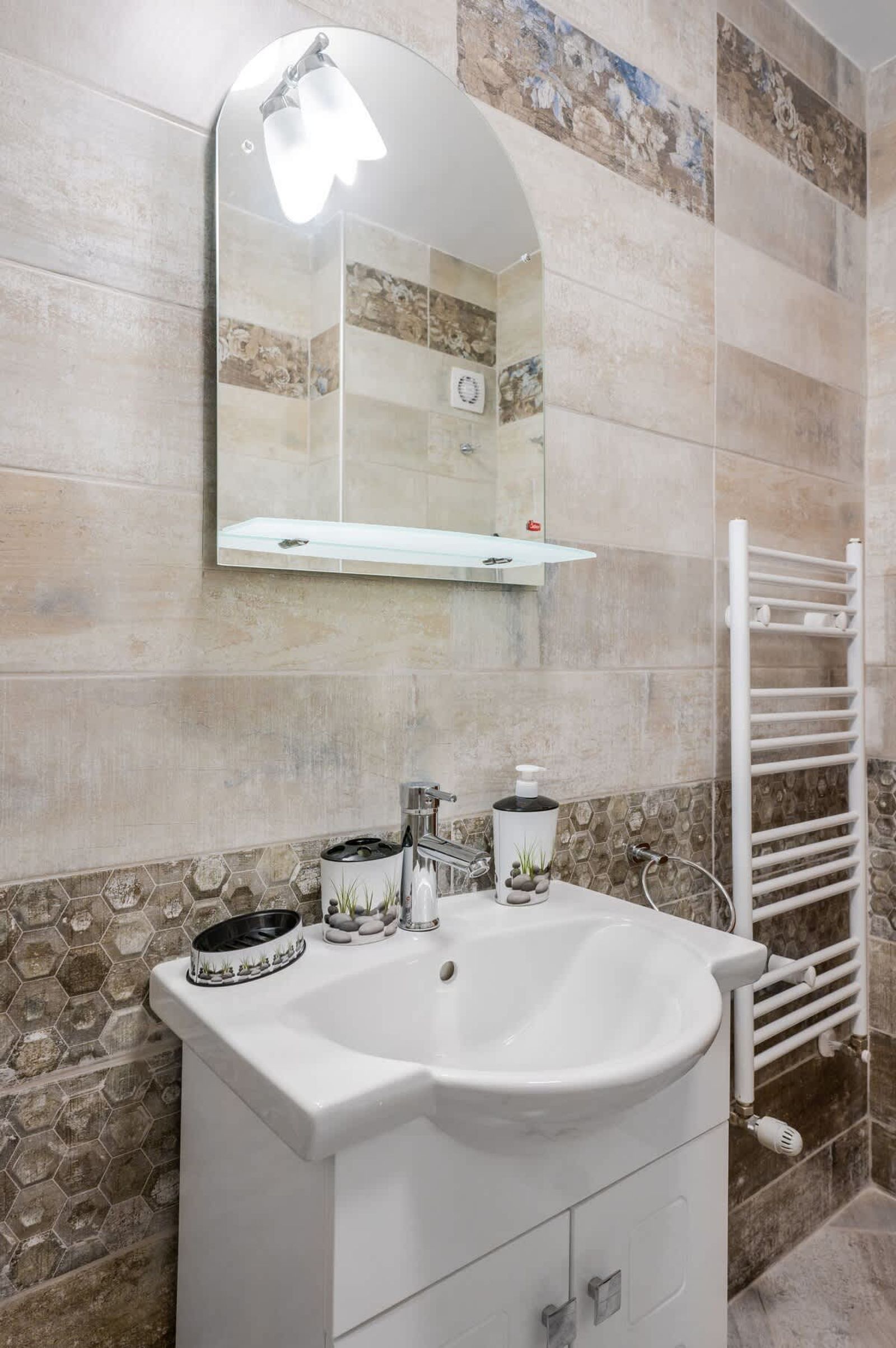 1-Bedroom Flat with Balcony in Sofia Center - Photo 11