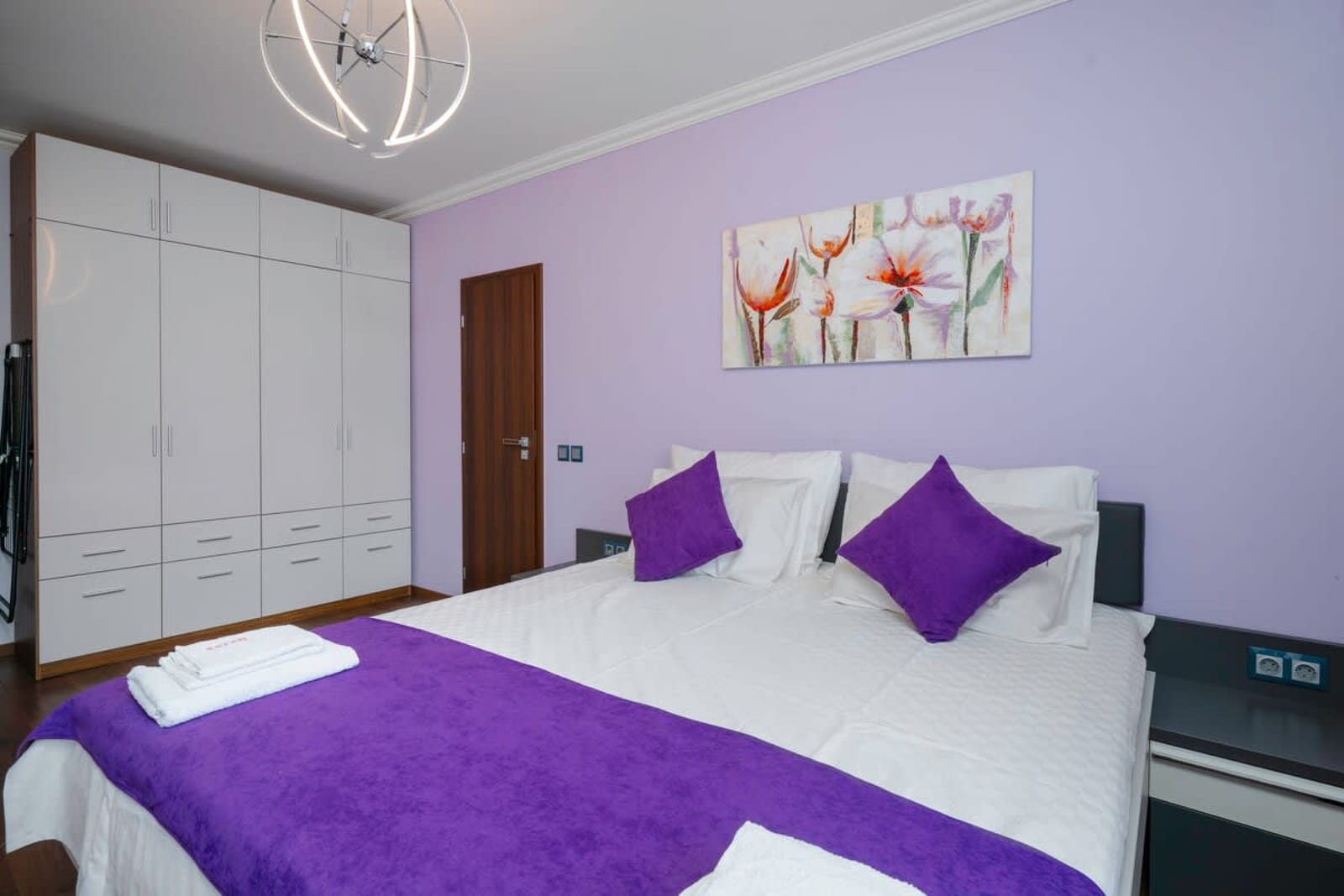 Feel at Home - Central 2BD Flat with Parking - Photo 11