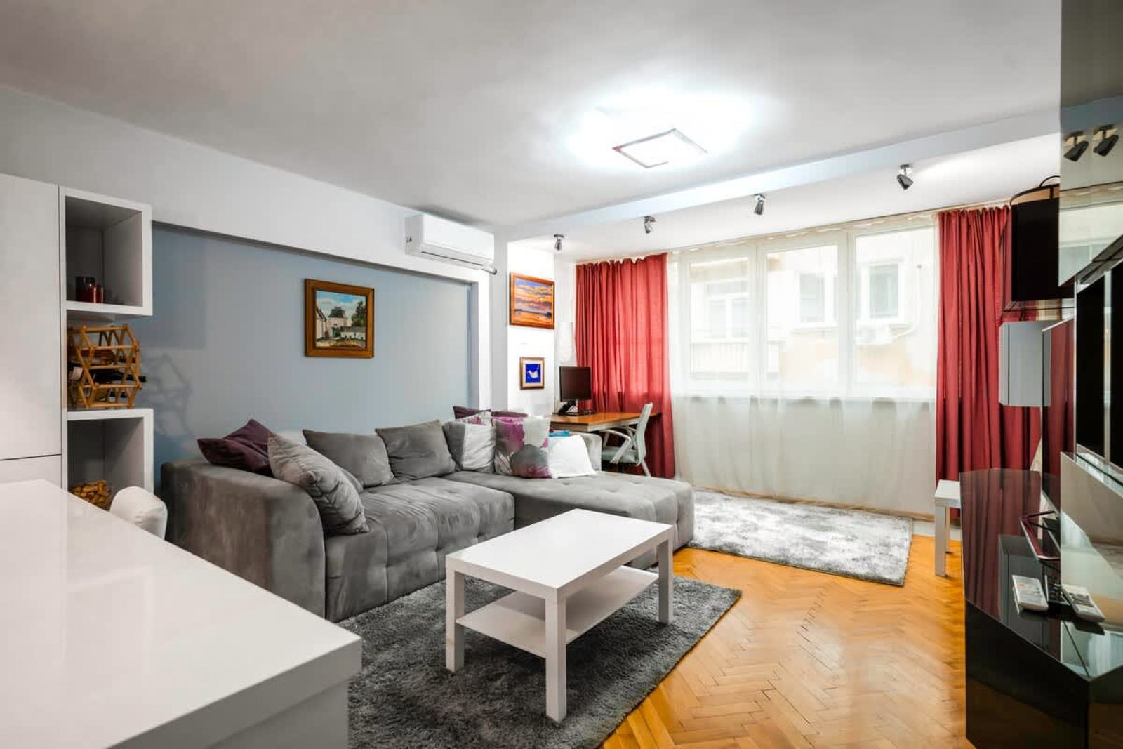 Bright &amp; Central 1BD Flat - Dedicated Work Space - Photo 7