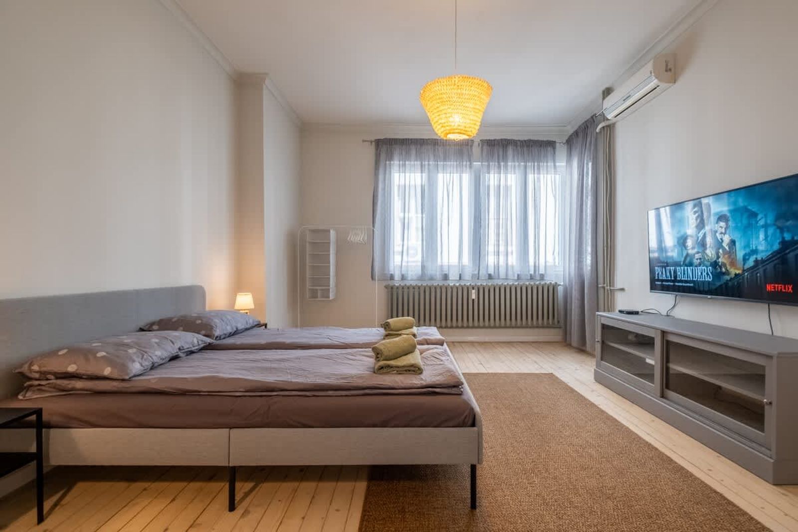 Spacious 2BD Flat | Central Location &amp; 2 Balconies - Photo 6