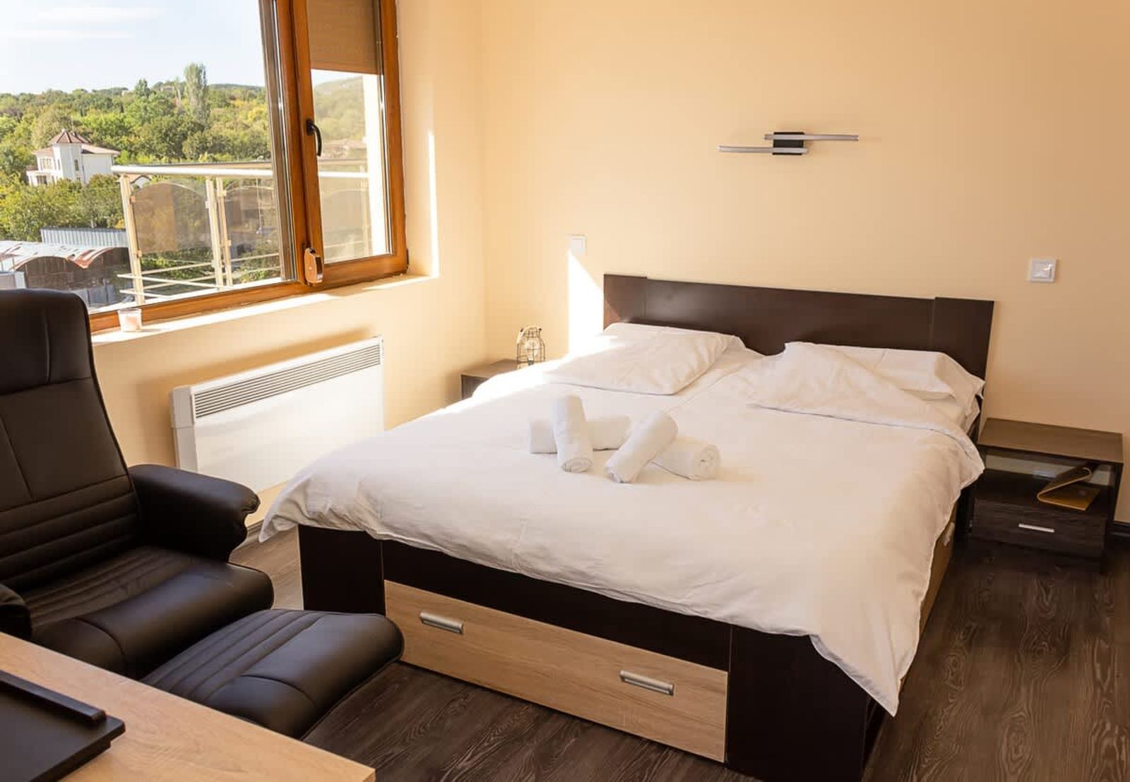 Spacious 3BD Flat with Large Terrace &amp; Sea View - Photo 12