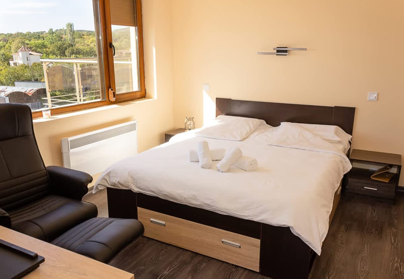 Spacious 3BD Flat with Large Terrace &amp; Sea View - Photo 12