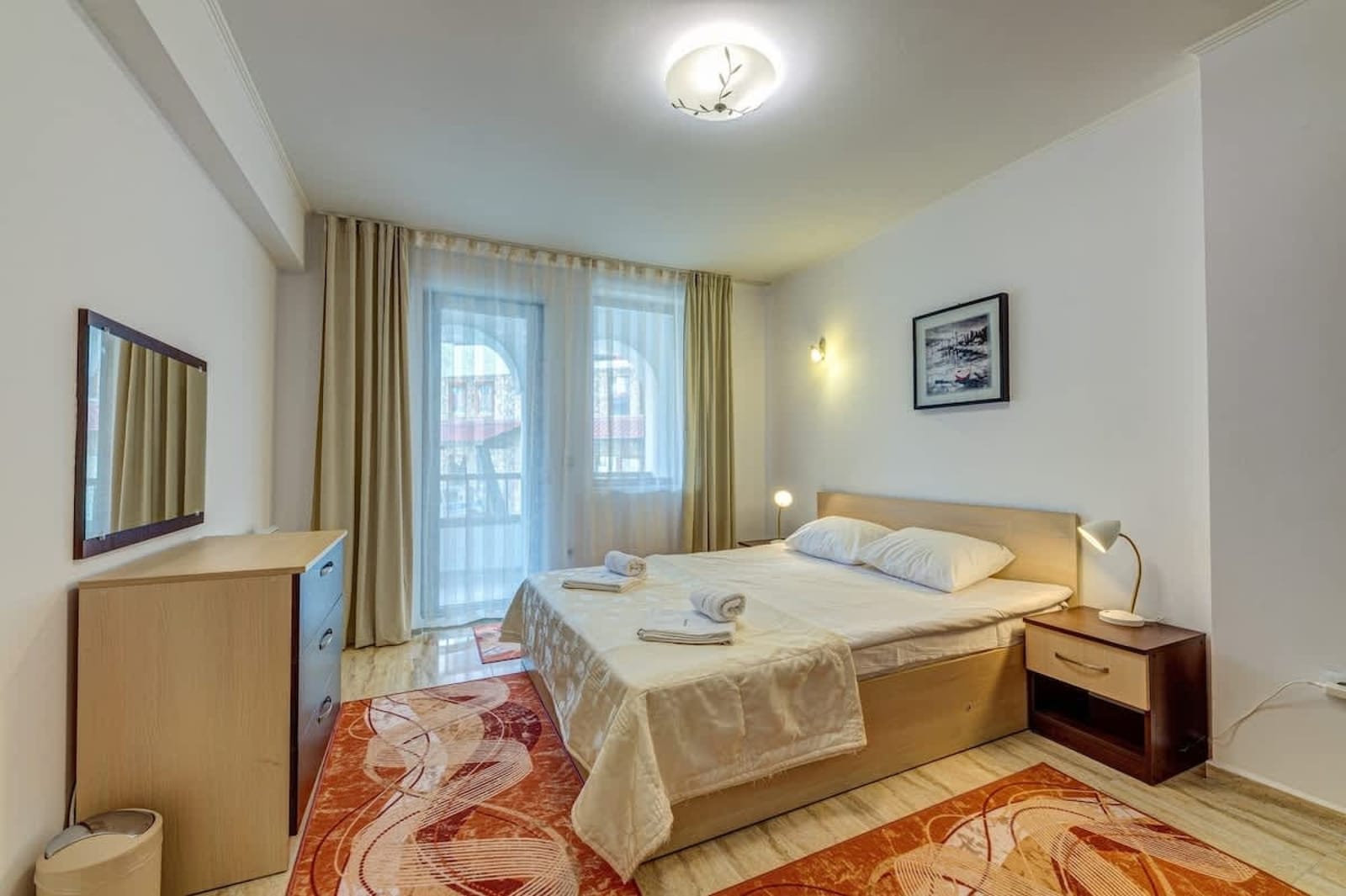 Bright and Spacious 2-BDR Apartment with Balcony - Photo 3