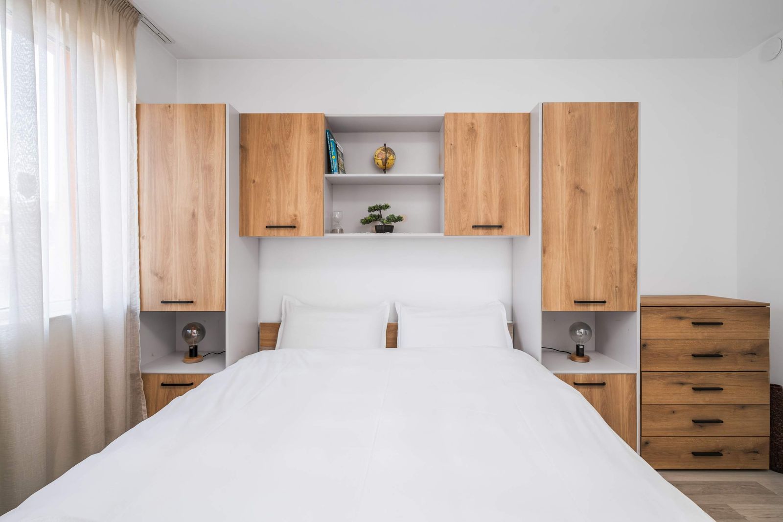 Sunny &amp; Modern 1BD Apartment - Photo 2