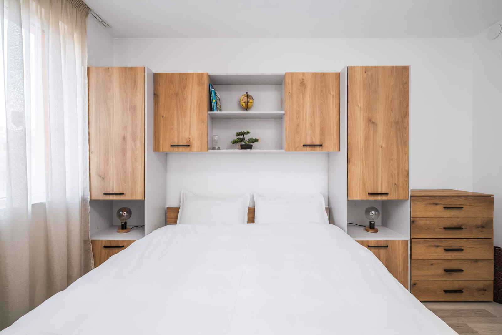 Sunny &amp; Modern 1BR Apartment - Photo 2