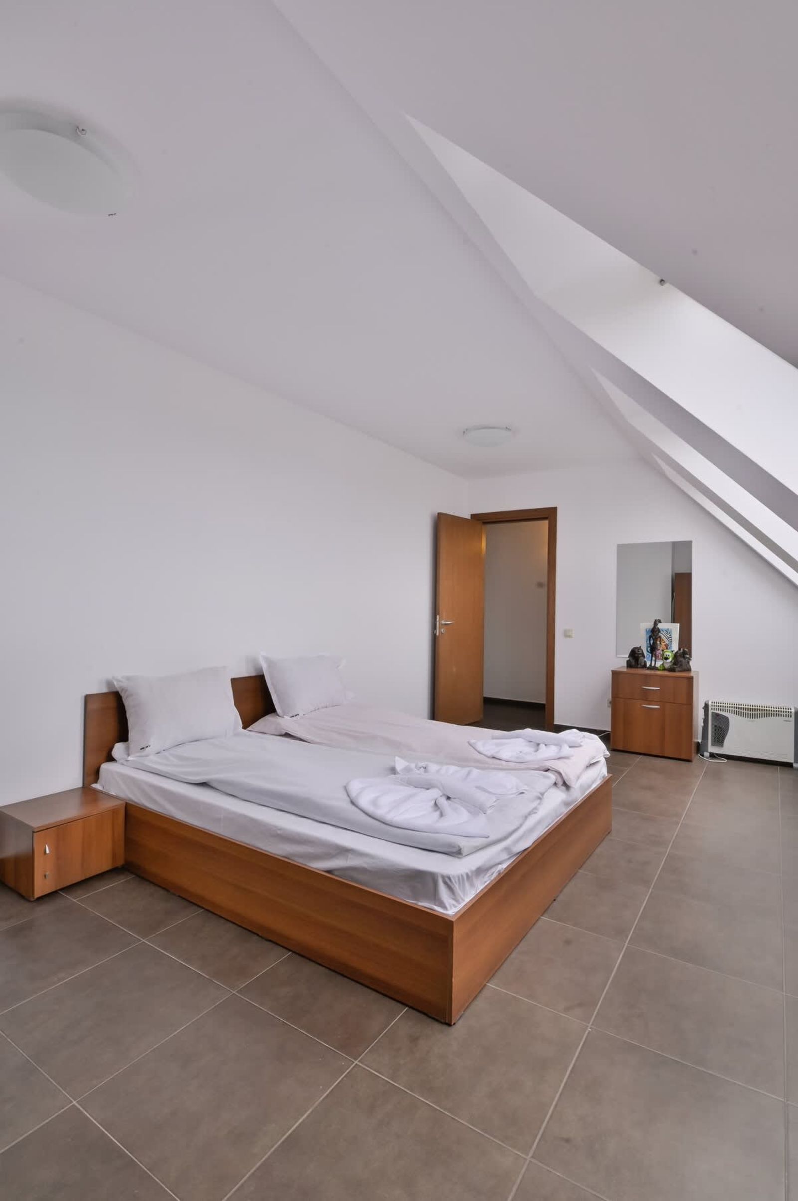 One-Bedroom Maisonette with Spacious Terrace - Photo 3