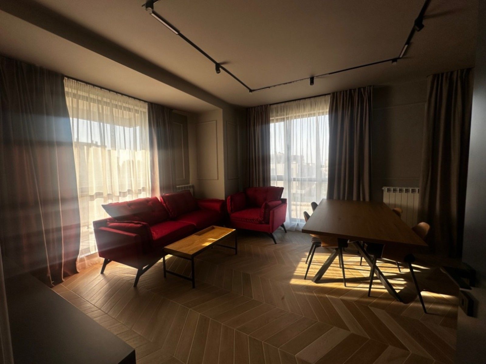 Filming Location Available – Two Modern Apartments with Stunning Mountain Views - Photo 8