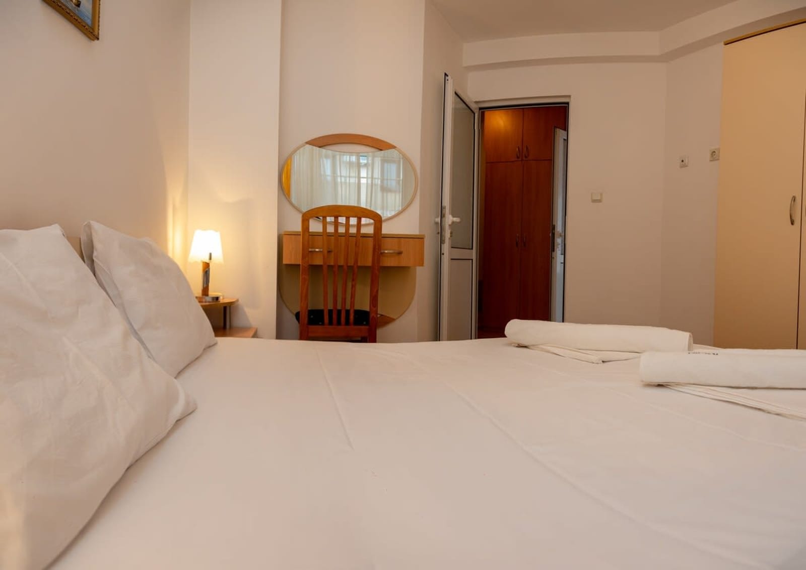 Convenient 2-Bedroom Flat next to Harmanite Beach - Photo 4