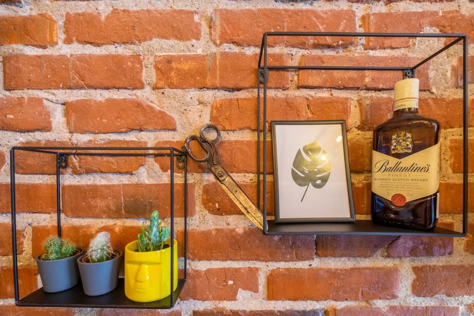 2 BDR &amp; 2 BTHR Funky Apartment / Supreme Location - Photo 44