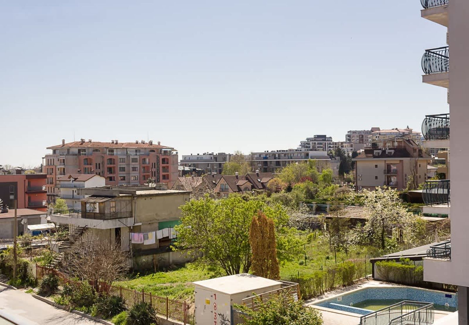 Sunny 1BD Flat in St Constantine &amp; Helena Complex - Photo 17