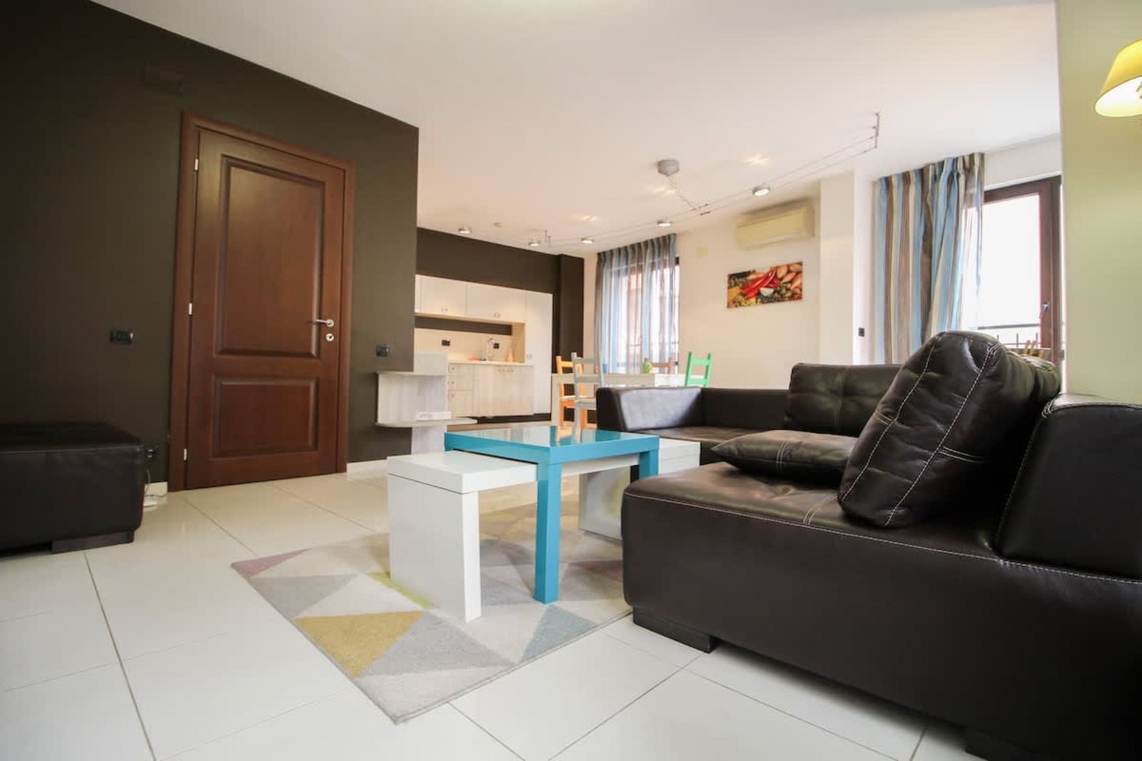 Trendy &amp; Deluxe Apartment - Photo 4