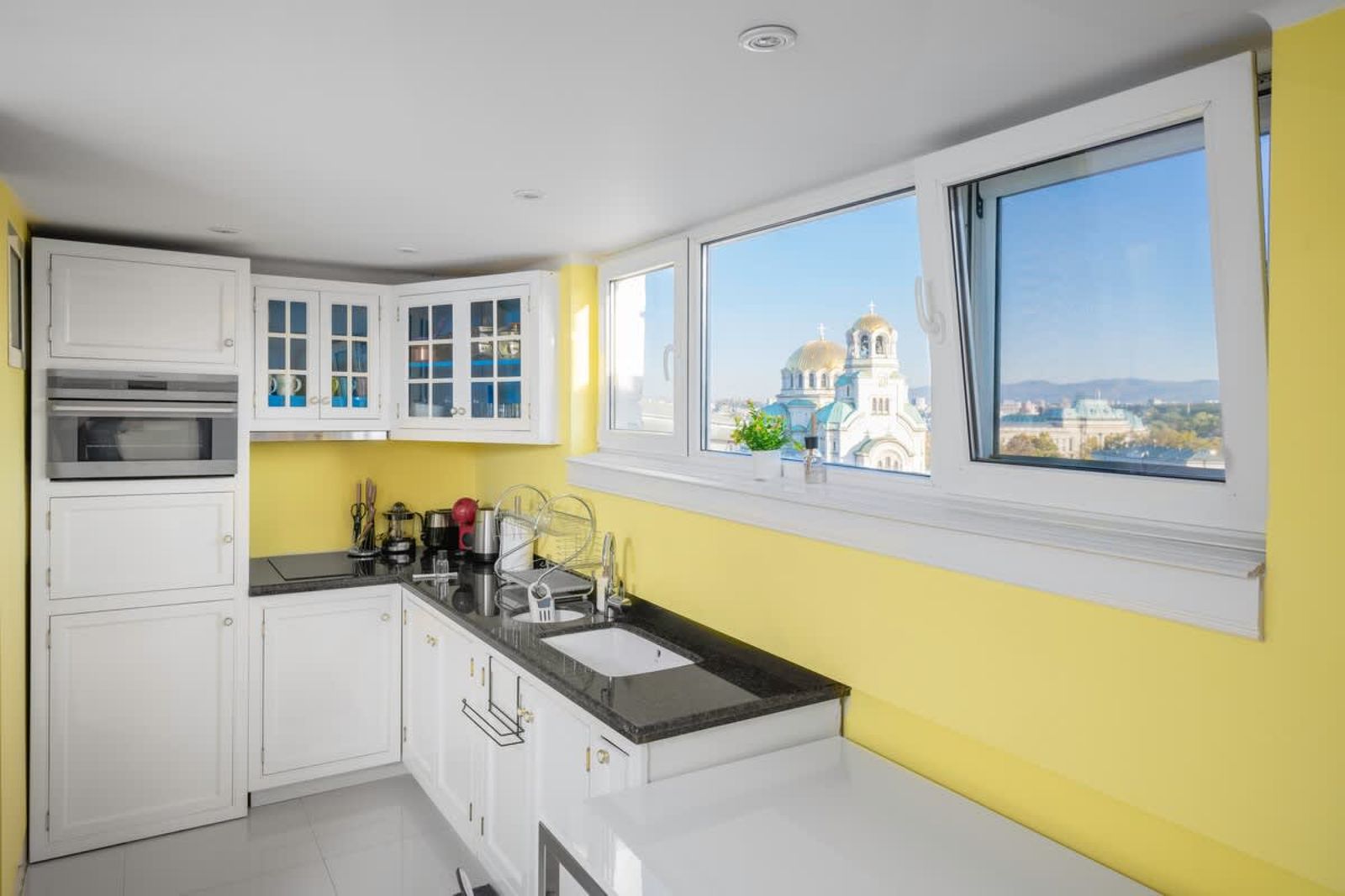 Best Views from Top Central Cozy 1-Bedroom Flat - Cover Photo