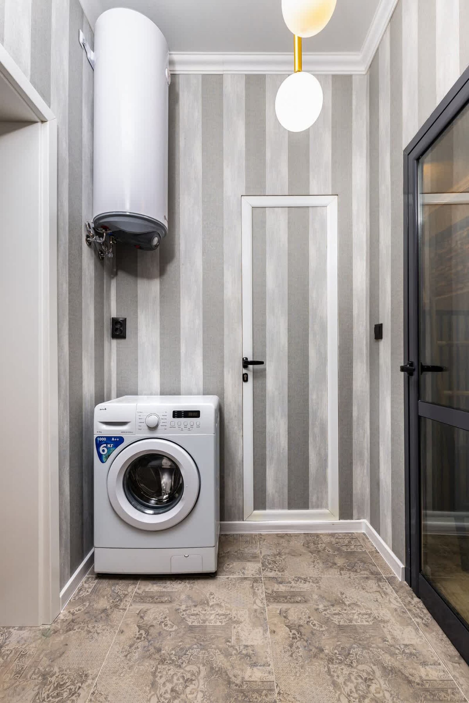 The Urban Nest-2BD Apartment with a Terrace - Photo 18