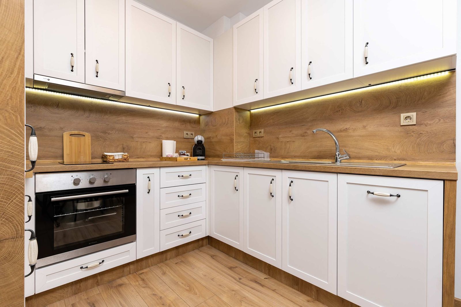 The Modern Wood Suite - Photo 18