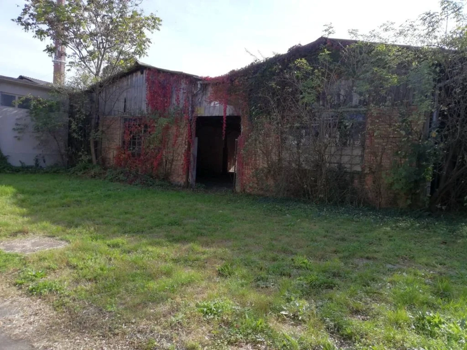 Beautiful Abandoned Factory - Photo 20