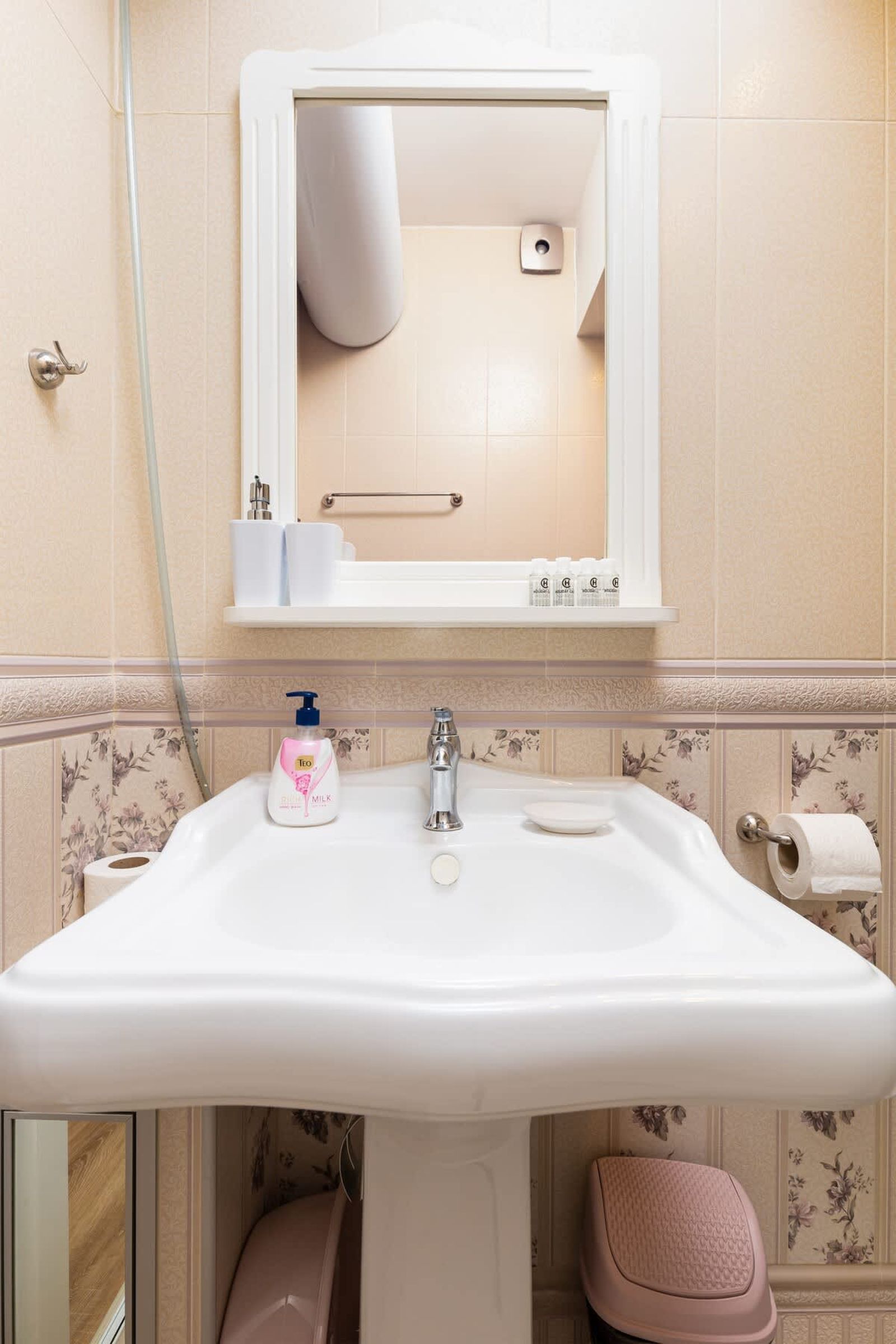 Bright &amp; Cozy 1BD Flat with a Terrace and Parking - Photo 13