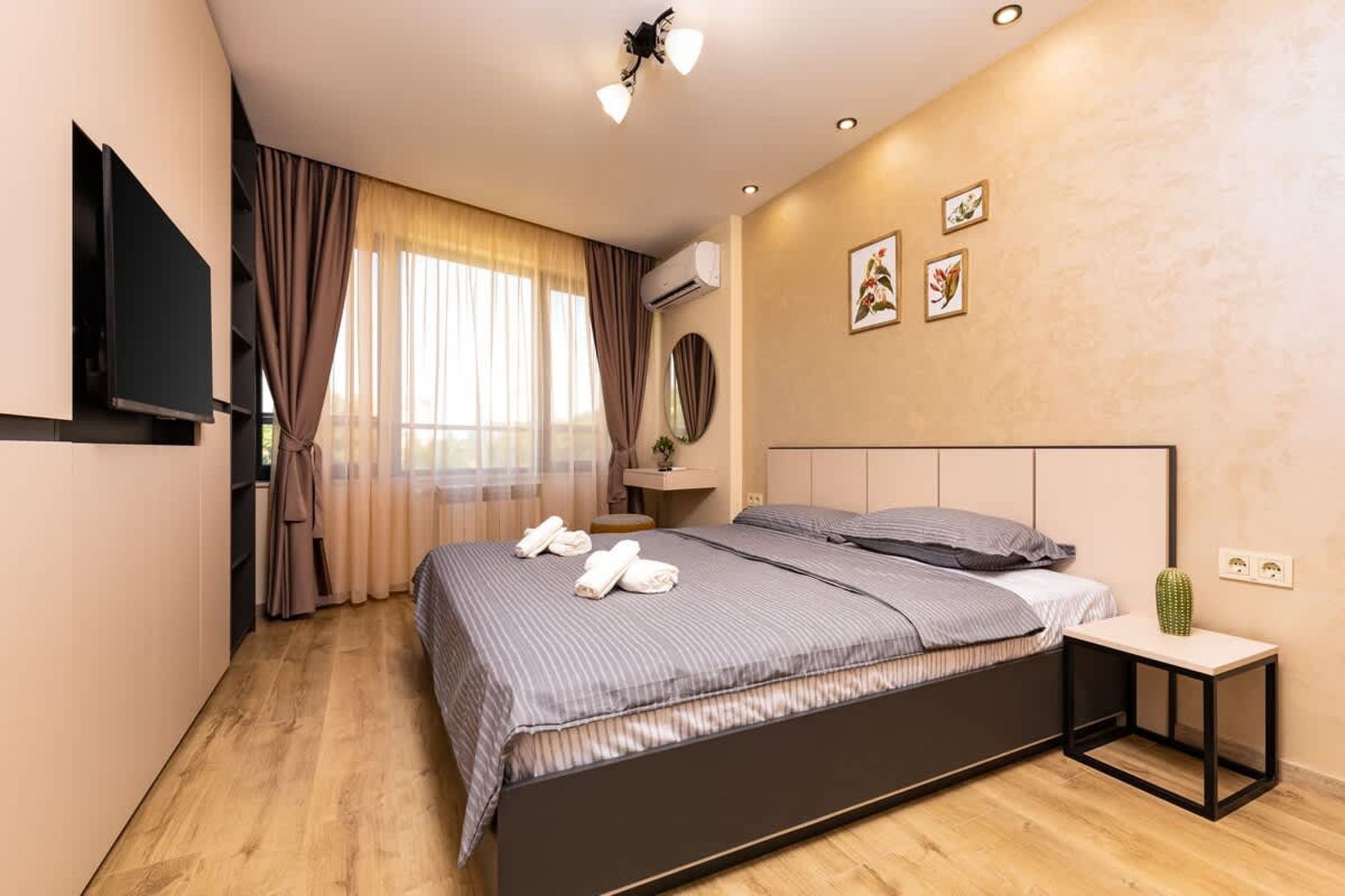 Urban Lux 3  1BD Flat in the heart of Plovdiv - Cover Photo