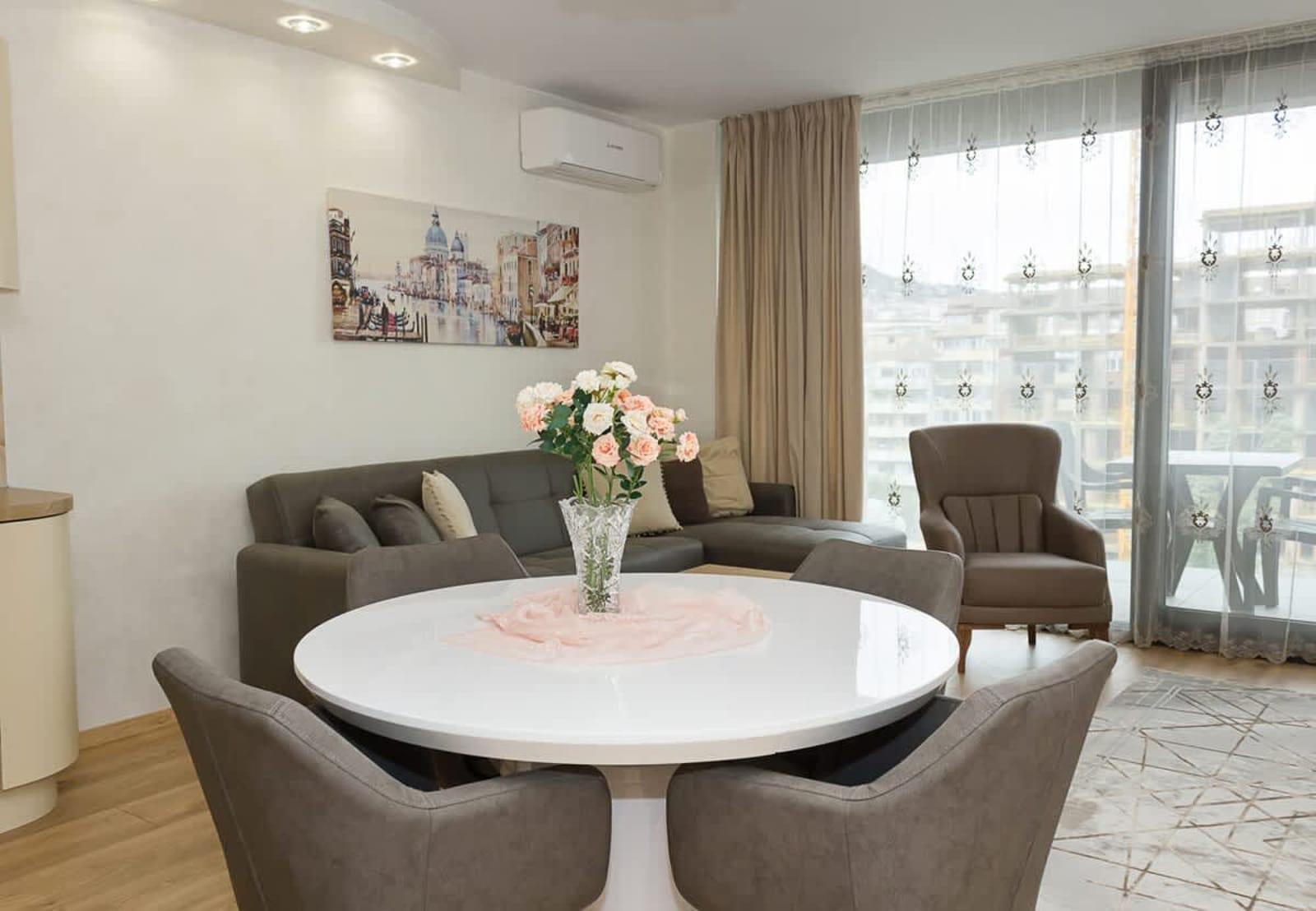 Modern Seaside Retreat in Varna - Photo 9