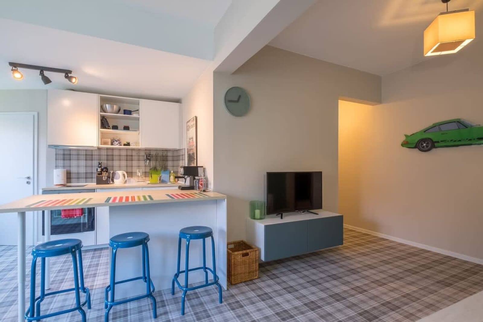 Enjoy The Ride | 2-BDR Lozenec Central Apartment - Photo 10