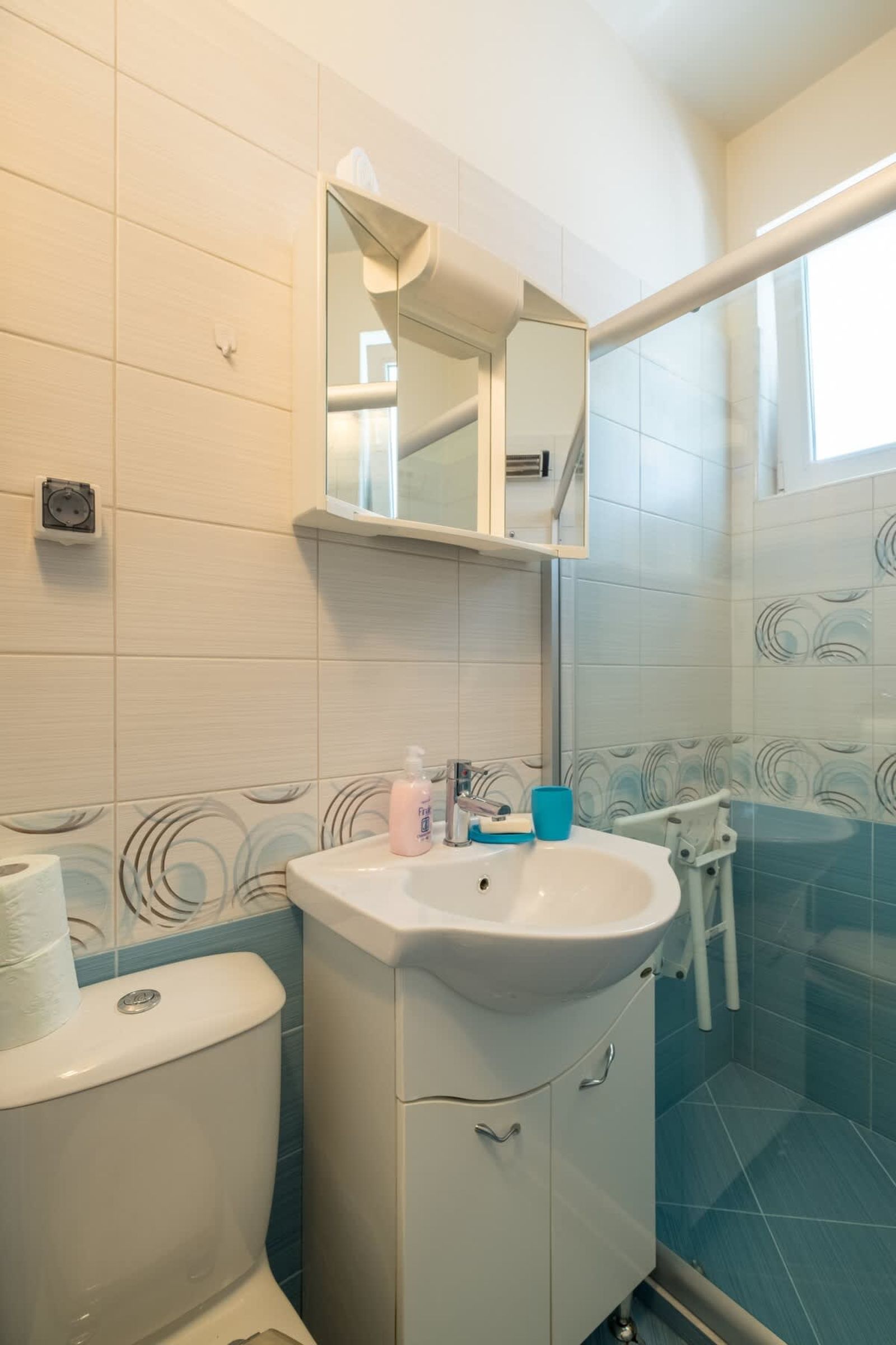 Very Central &amp; Aristocratic 2BDR w/ ACs - Photo 34