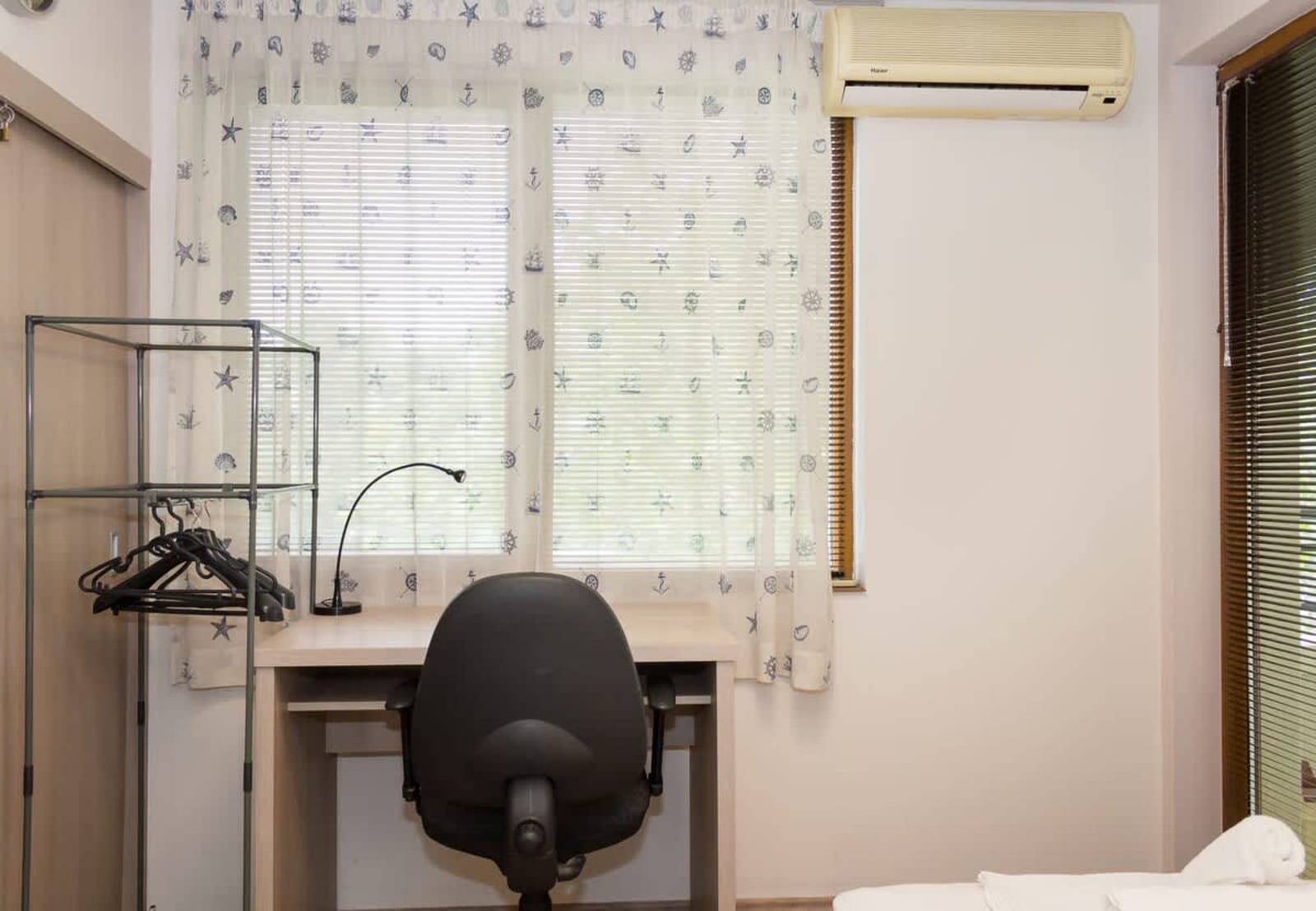 Modern Comfort in Central Varna with WorkSpace - Photo 5