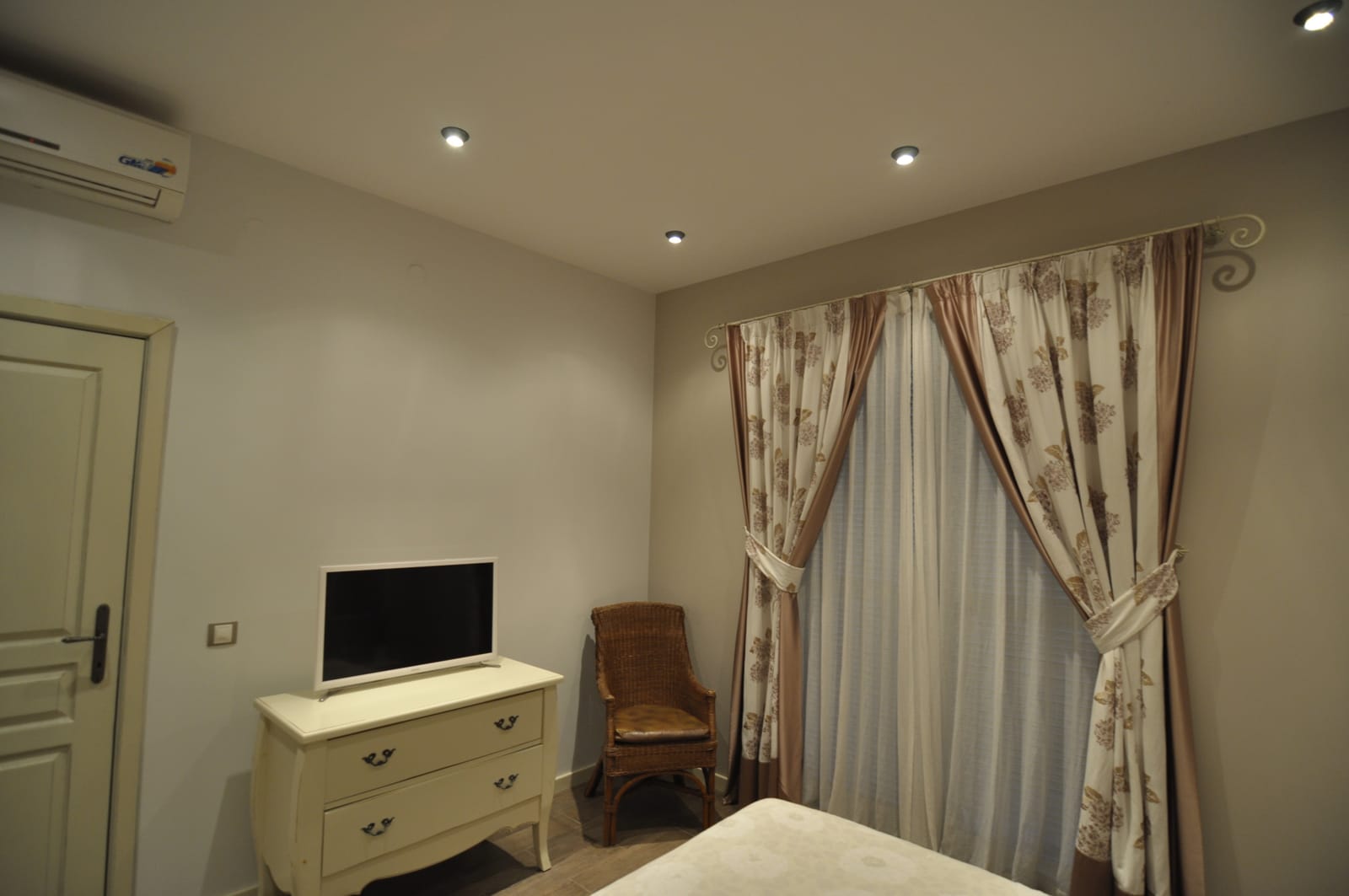 The Flower House - Photo 30