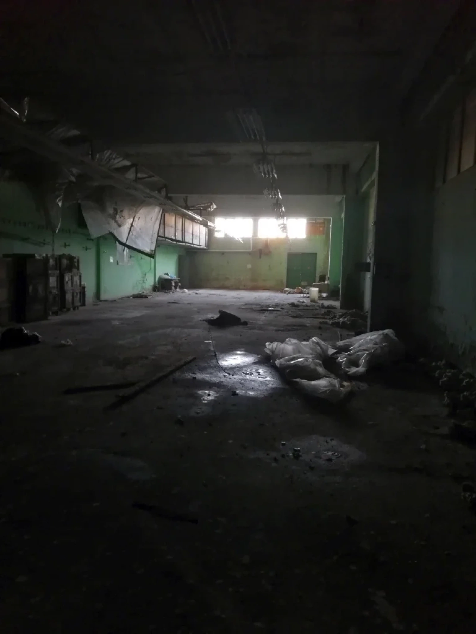 Beautiful Abandoned Factory - Photo 42