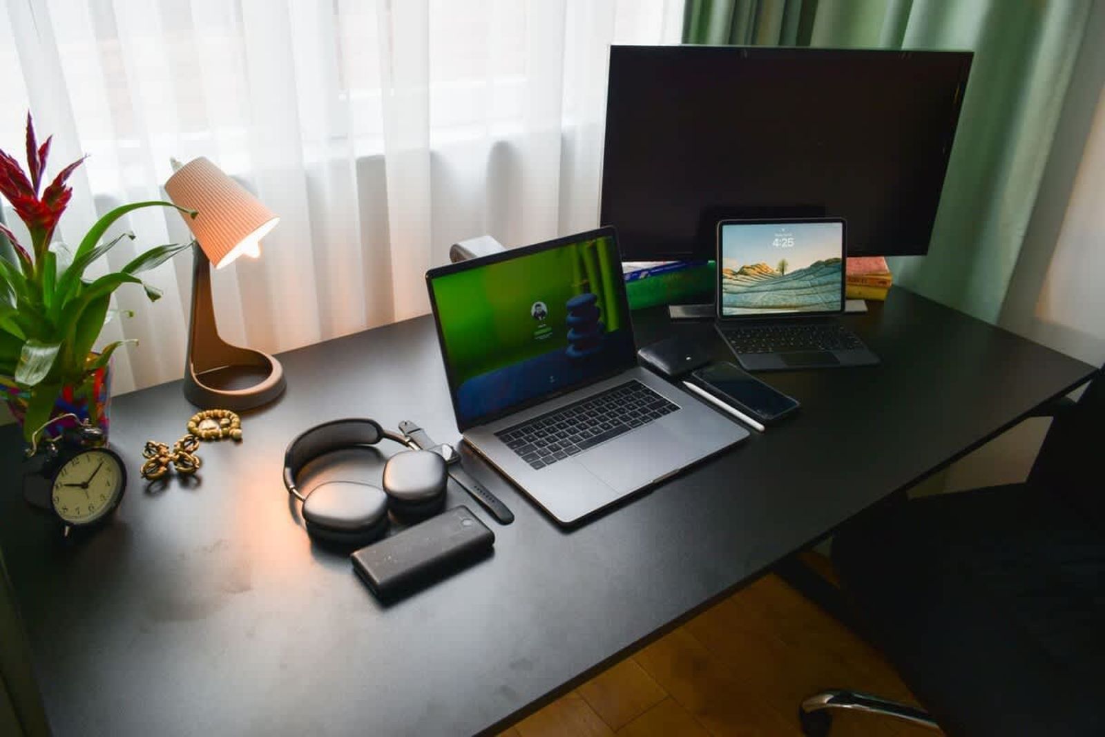 City Center Charm: 2BR Apartment - Photo 6