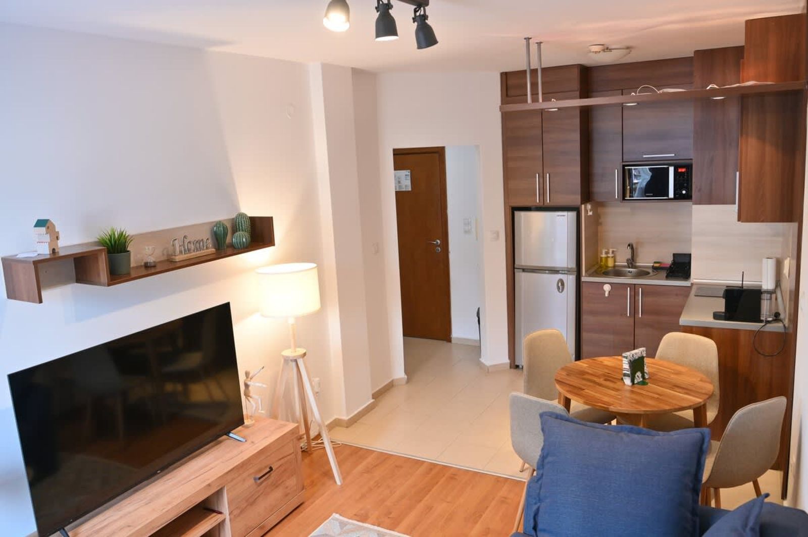 Cozy Flat with Pool &amp; Mountain Views, Near Gondola - Photo 7