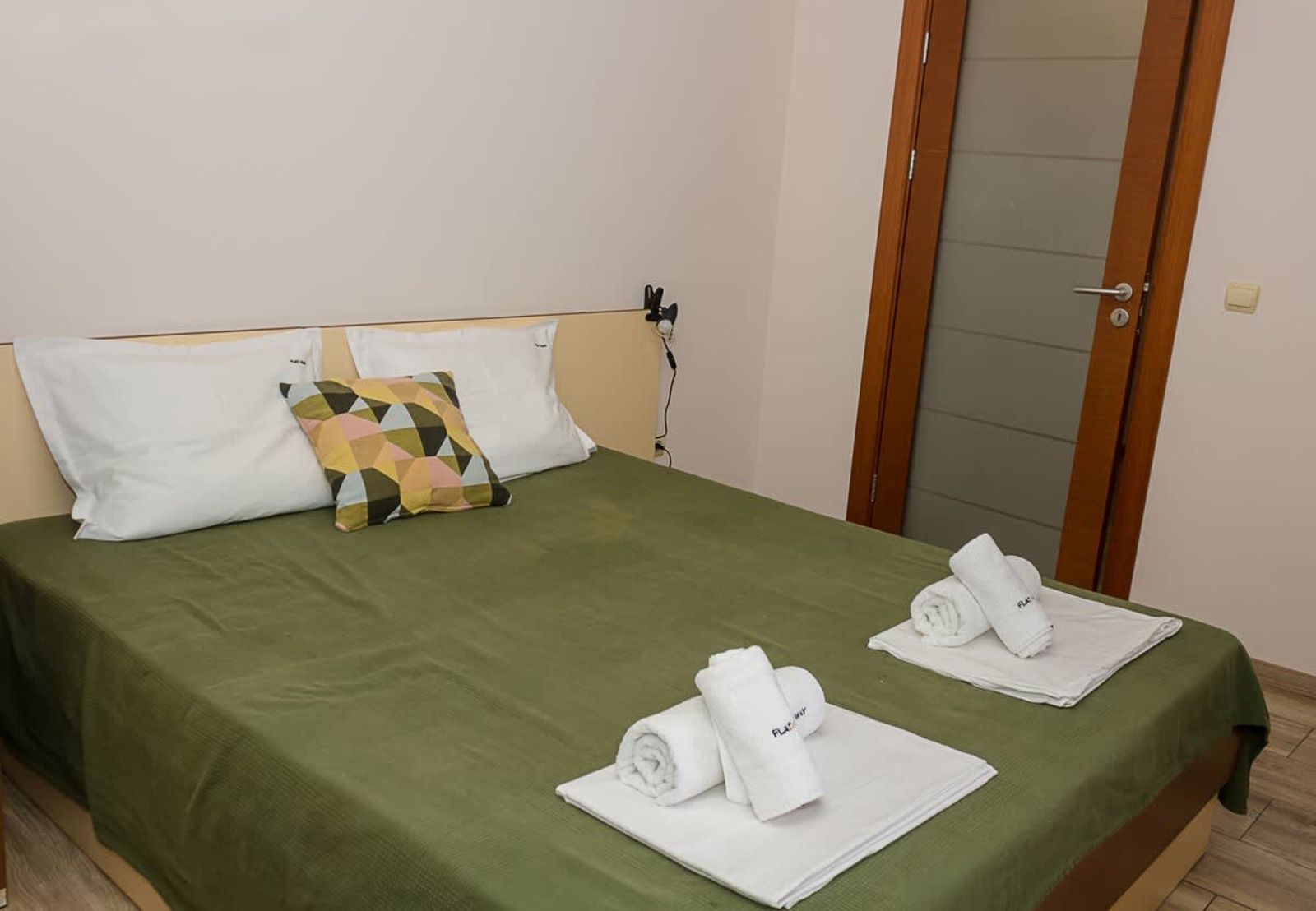 Cozy 2BD Flat with Balcony and Workspace - Photo 16