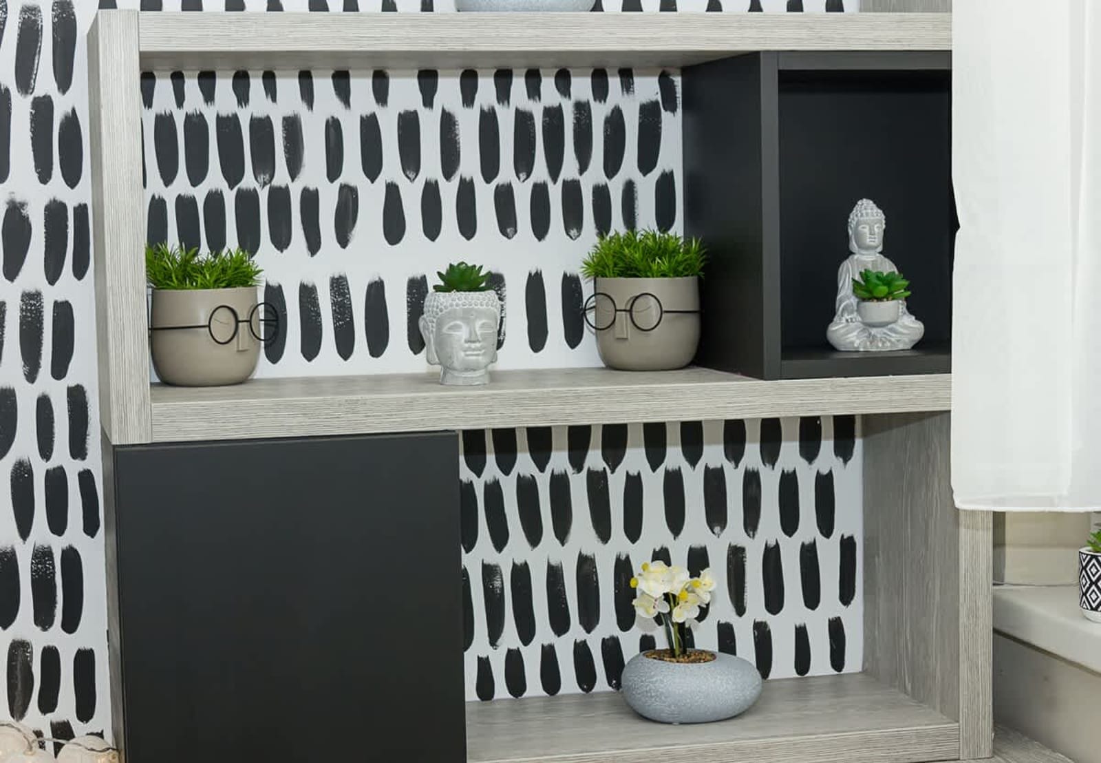 Black &amp; White -1BD Flat in Varna Center - Photo 18