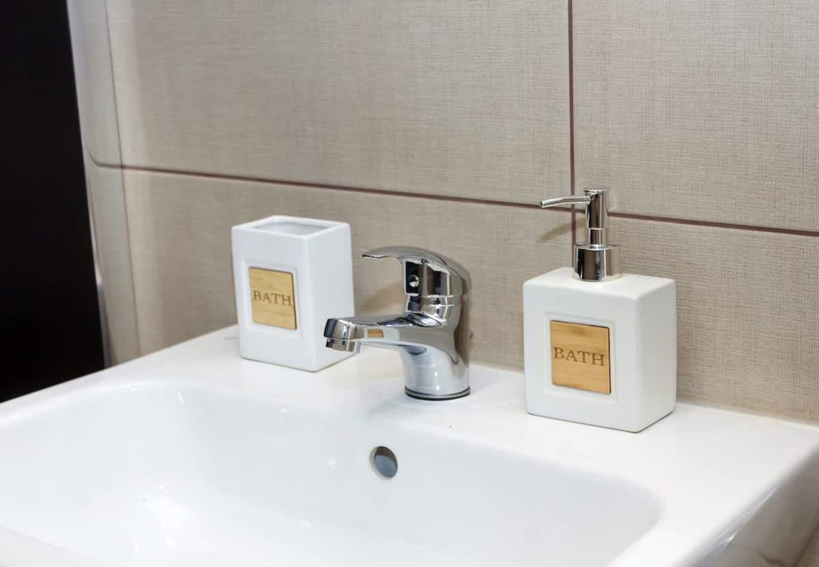 Sunny Blue  One-Bedroom Flat with Balcony - Photo 23