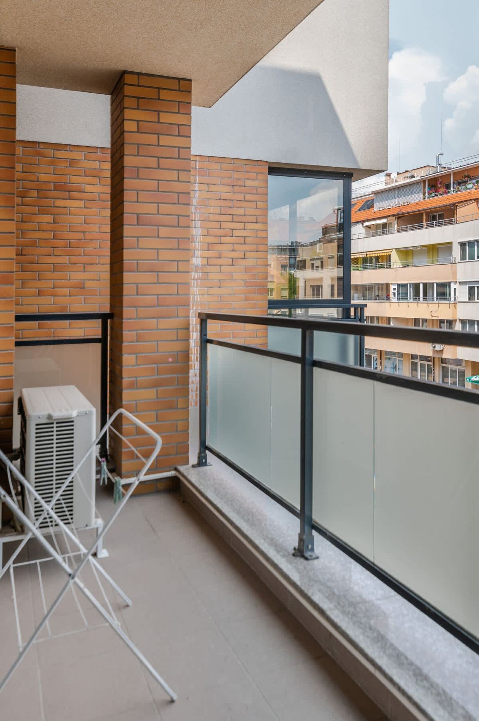 Cozy and Functional Business One-Bedroom Apartment - Photo 10